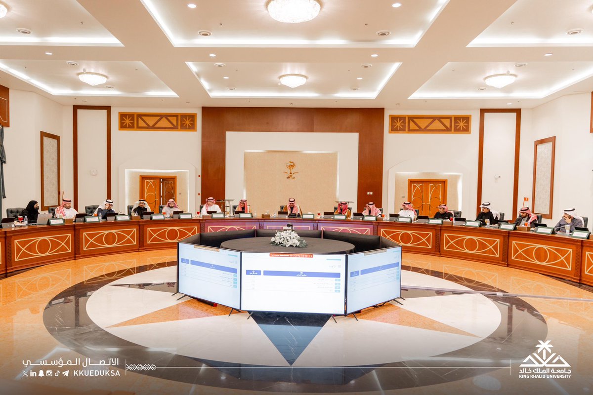 kkueduksa's tweet photo. استقبل معالي رئيس #جامعة_الملك_خالد أ.د.فالح بن رجاء الله السلمي، اليوم، المدير التنفيذي للمرصد الوطني للعمل د.محمد بن أحمد غروي وفريقه، وجرى بحث تعزيز الشراكة ومواءمة مؤشرات الجامعة مع متطلبات سوق العمل، والتعاون في مؤشرات الخريجين وبيانات التوظيف وآليات تبادل البيانات.. https://t.co/B8PKi32bjB