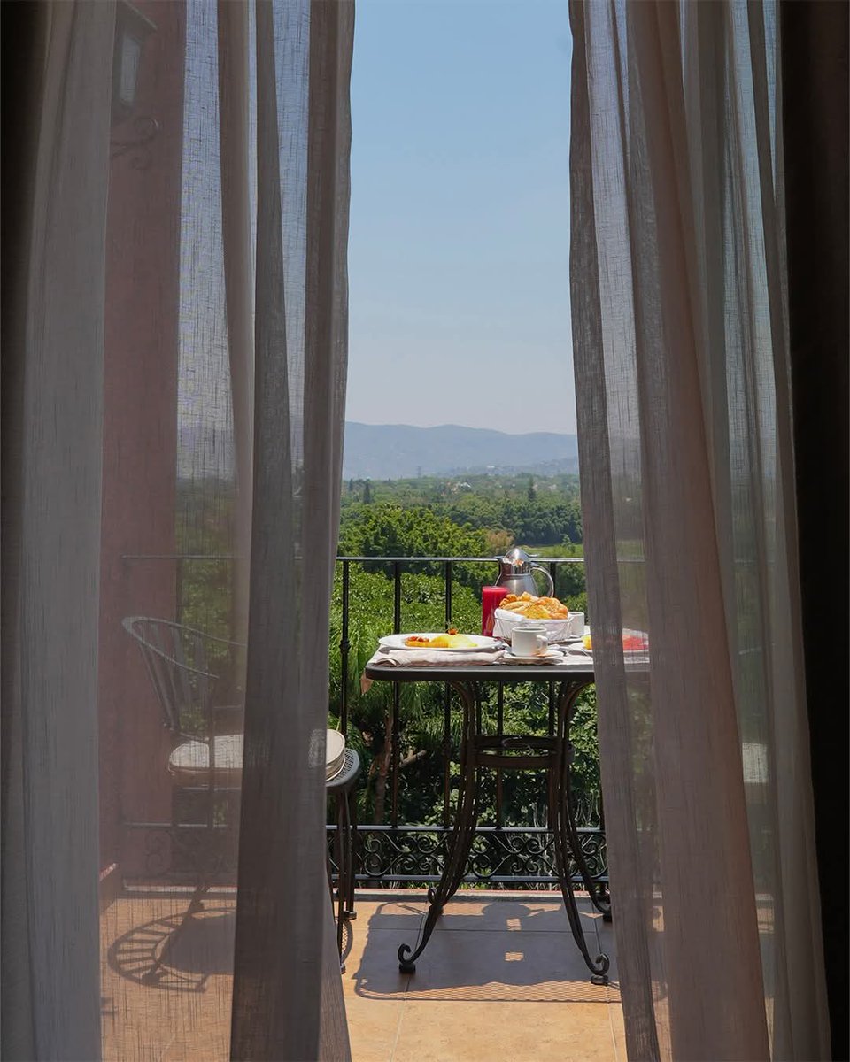 🌿 En Hotel &amp; SPA Hacienda de Cortes Cuernavaca, cada estancia  se siente como una pausa luminosa entre jardines y montañas: el inicio perfecto para explorar, celebrar o simplemente respirar.

Descubre este refugio histórico como parte de Tesoros de México La Colección.