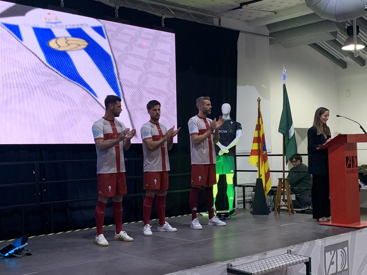 danyvilaplana's tweet photo. El @CD_Alcoyano ha presentado su “nueva piel”, la tercera equipación que se estrenará el sábado ante el @FCBarcelonaB, basada en la icónica camiseta de la Cruz de Sant Jordi con la que se consiguió el ascenso a la Segunda División en la temporada 2010/11 https://t.co/lS9BGfvcc0