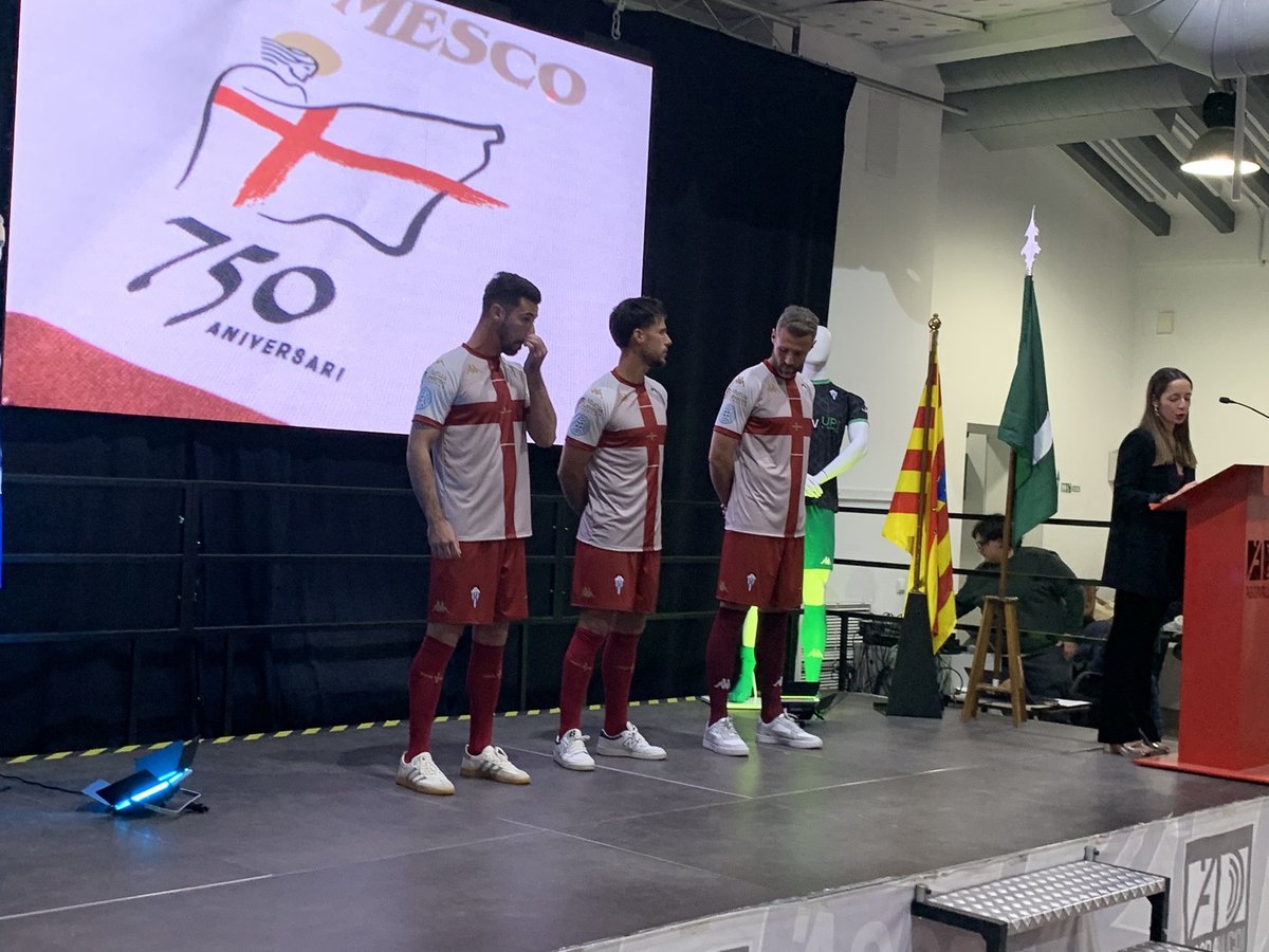 danyvilaplana's tweet photo. El @CD_Alcoyano ha presentado su “nueva piel”, la tercera equipación que se estrenará el sábado ante el @FCBarcelonaB, basada en la icónica camiseta de la Cruz de Sant Jordi con la que se consiguió el ascenso a la Segunda División en la temporada 2010/11 https://t.co/lS9BGfvcc0