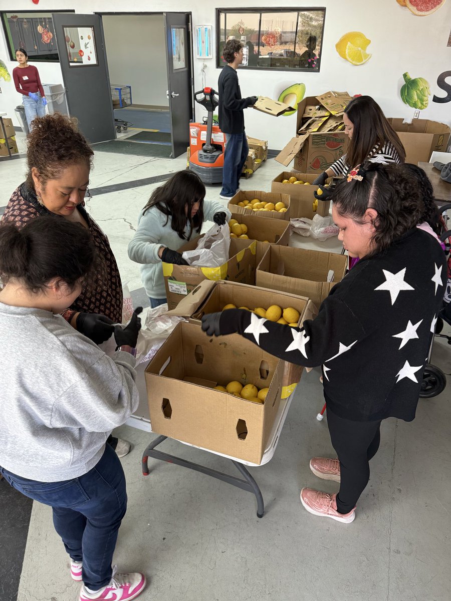 CoachBeaven's tweet photo. @A_Solis_EDHS @EDAztecs_HS we had another great vocational training at the Food Pantry. Students developed teamwork skills, sorting, counting &amp; pack items. Aztec FLS students Great Job! #ALLin https://t.co/ovvgf1Nn1y