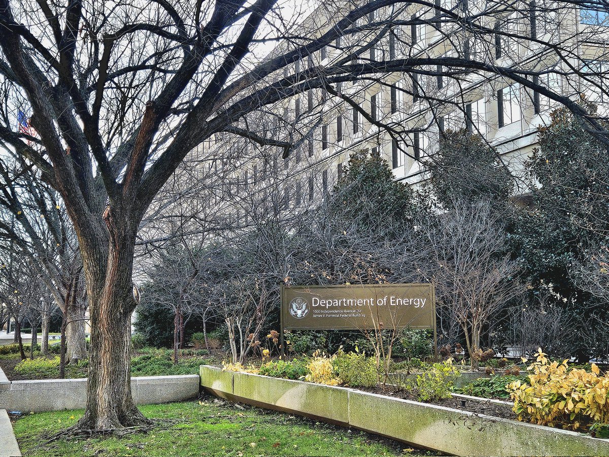 crburk916's tweet image. I'm pleased to announce I've started a short-term assignment at the U.S. Department of Energy’s Office of Nuclear Energy, specifically the Office of Spent Fuel and High-Level Waste Disposition (NE-8). #DOE #nuclearenergy #nuclearwaste