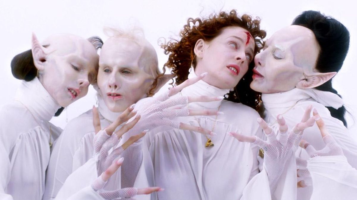 ElClubDelCine13's tweet image. ¡Qué maravilla me ha parecido la miniserie #Silencio!

A mí personalmente me gusta mucho todo lo que hace Eduardo Casanova, pero no me esperaba esta tragicomedia tan fresca y provocadora.