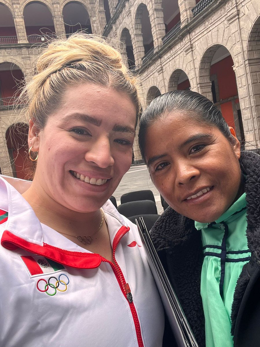 Aremi Fuentes tweet media