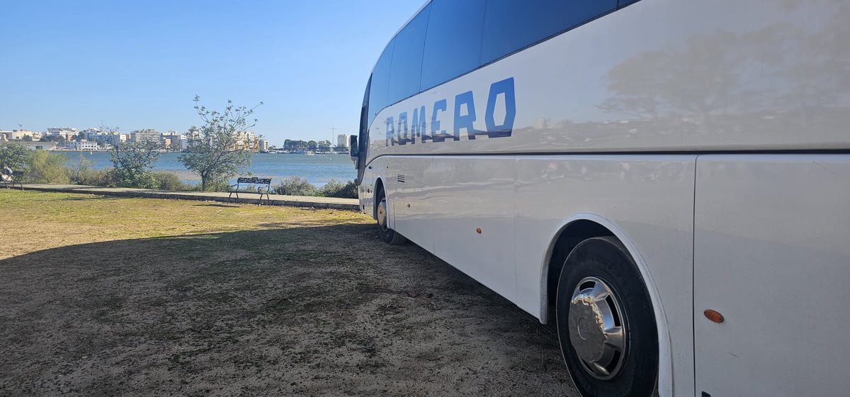 Mitad de semana y lo hacemos sin perder el norte, desde la ría con el muelle del tinto y el estadio de Recre de fondo. 

¡Hasta mañana! 
💙romerobus.com
•
•
#Socibus #AutocaresRomero #Huelva #Bus #Autocar