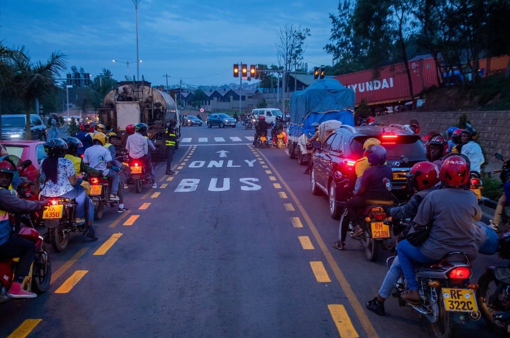 chauffeur243's tweet image. Les RWANDAIS sont exceptionnels !
Le respect du code de la route me touche au coeur.
Franchement, le voisin d&apos;en face est encore loin de la réalité.
Kaka masanga na masanga !
😂😂😂😂😂😂😂😂😂😂😂😂😂😂😂
