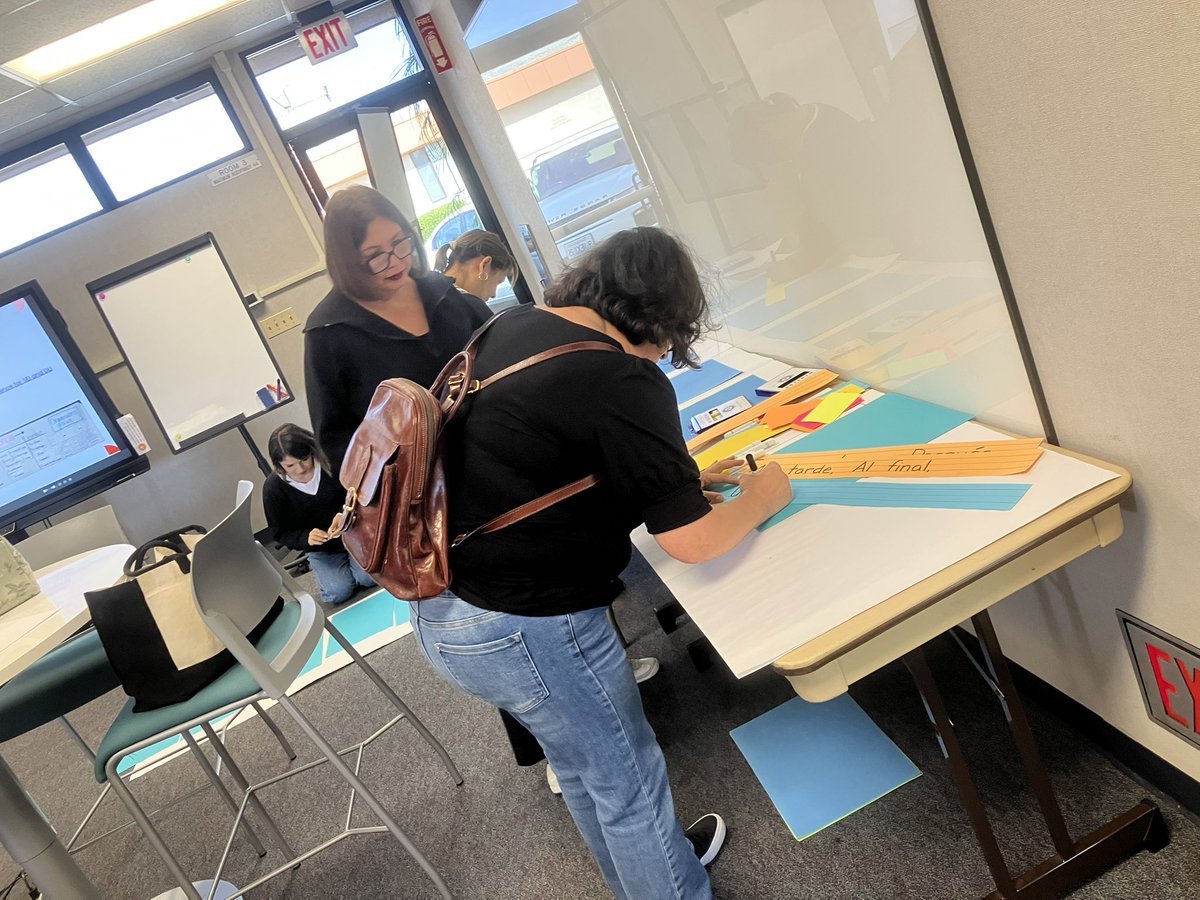 ksmithsbusd's tweet photo. Collaboration at its finest!Creating accessible content for our students! #sbusddreambuilding @SBUSD_NEWS @Supt_SBUSD @LearnInnoDept @EMI_SBUSD @Brenda03Robles https://t.co/phoZfE6IRT