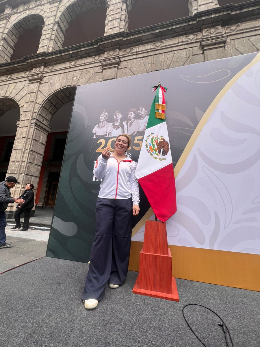 Aremi Fuentes tweet media