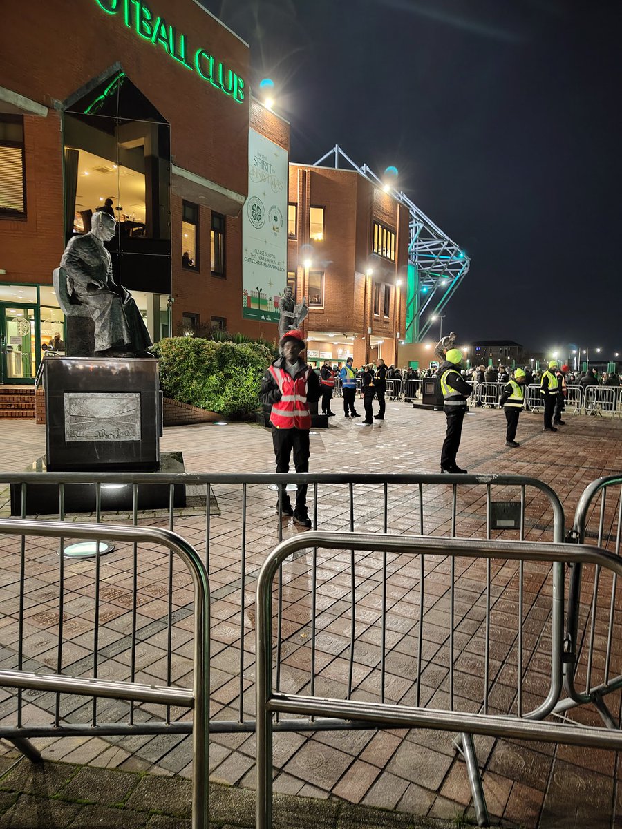 JeanFind's tweet image. Just saw a guy and his wee fella being turned away from going to look at the statues and at his granda's name on a brick.  When you need to do this to keep a distance between yourselves and the fans, you are finished. @CFC_Collective @TheCelticTrust