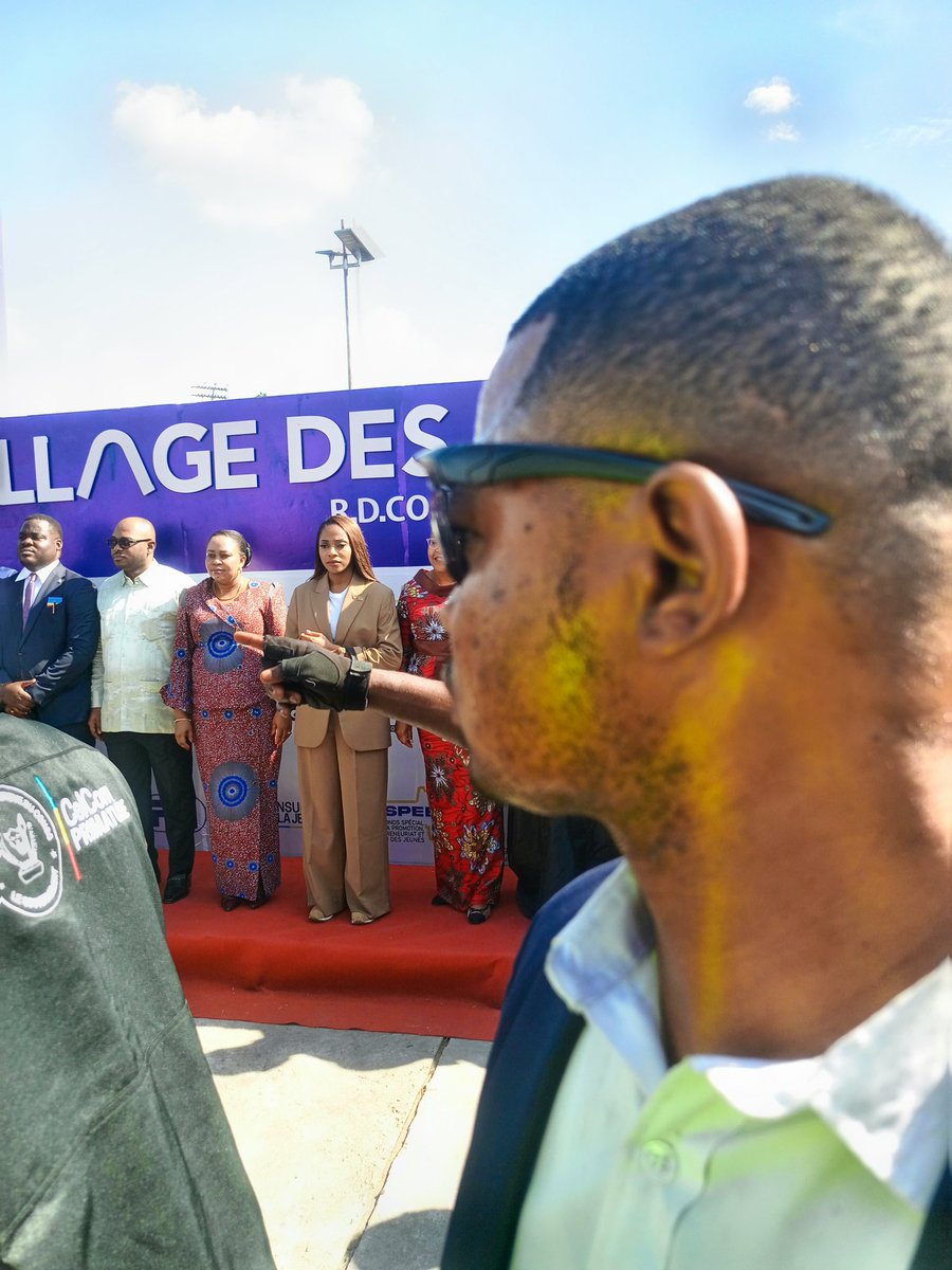 CarlosHyom29014's tweet photo. Jeunesse face aux opportunités.
Lancement officiel du village des opportunités par la présidence de la république, nous étions là.
Venez nombreux chers jeunes, oser et changer ta vie. https://t.co/xQs7dOad4l