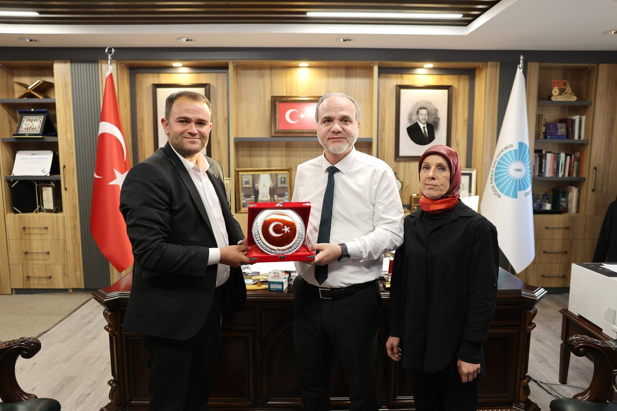 Niğde Sağırlar Spor Kulübü Başkanı
Sn. Mücayip Yıldırım ve Tercüman Sn. Hatice Yalçıner ile 3 Aralık Dünya Engelliler günü münasebetiyle bir araya geldik. Nazik ziyaretleri ve kıymetli hediyeleri için teşekkür ederim.
♿️
#NÖHÜ
#Niğde