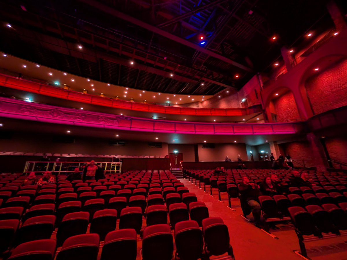 Remembered to show up for the Fast Show this time. What a venue #BradfordLive <a href="/monstroso/">charlie higson</a>