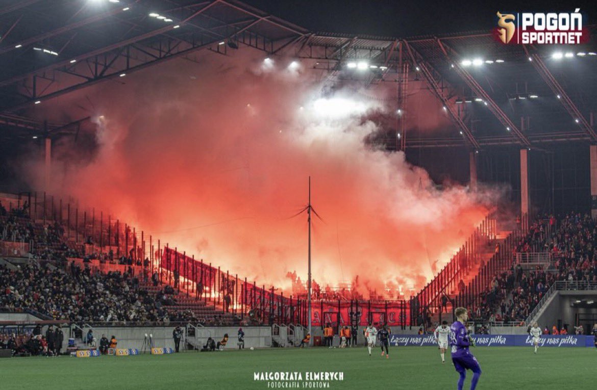 Польша. Видзев на кубовом выезде в Щецин. 

Красиво!