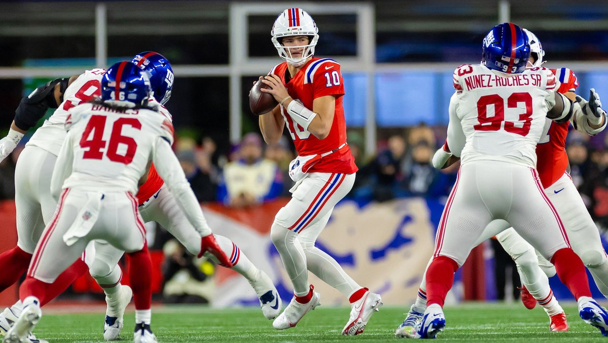 PATRIOTSdotCOM's tweet image. AFC Award and Pro Bowl Buzz Highlight Maye&apos;s Spectacular Season.

@MikeDussault19 breaks down the QB&apos;s hard earned recognition: patriots.com/news/afc-award…