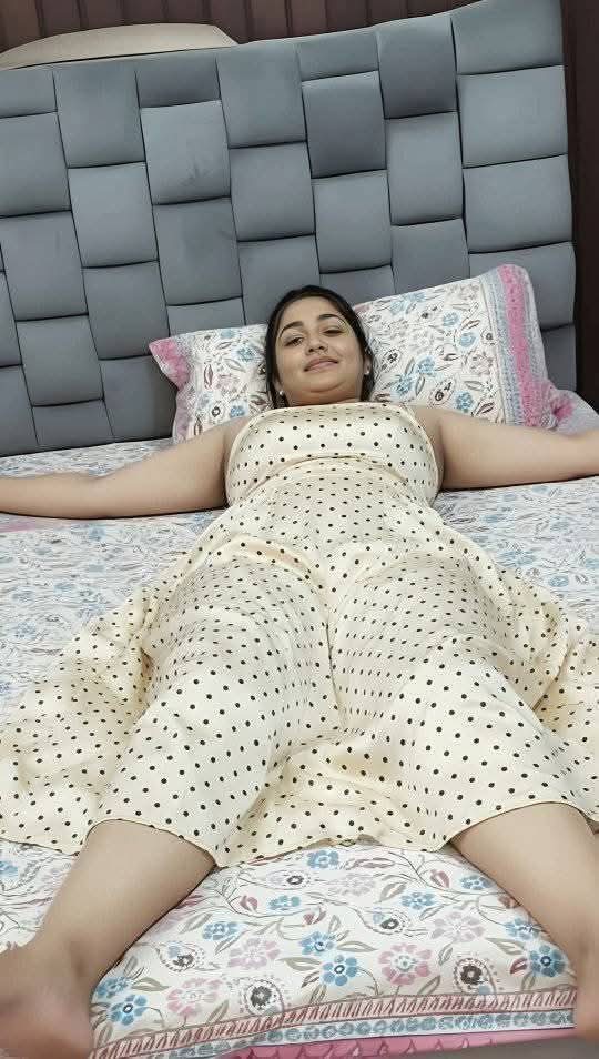 Tamil_Rekha_sri's tweet photo. I am alone my bedroom https://t.co/79UuDxFrg3