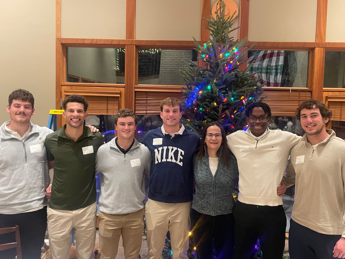 A big thank you to President Talentino for hosting our All-Conference honorees at the Fall sports All-Conference dinner. #theAUGIEway