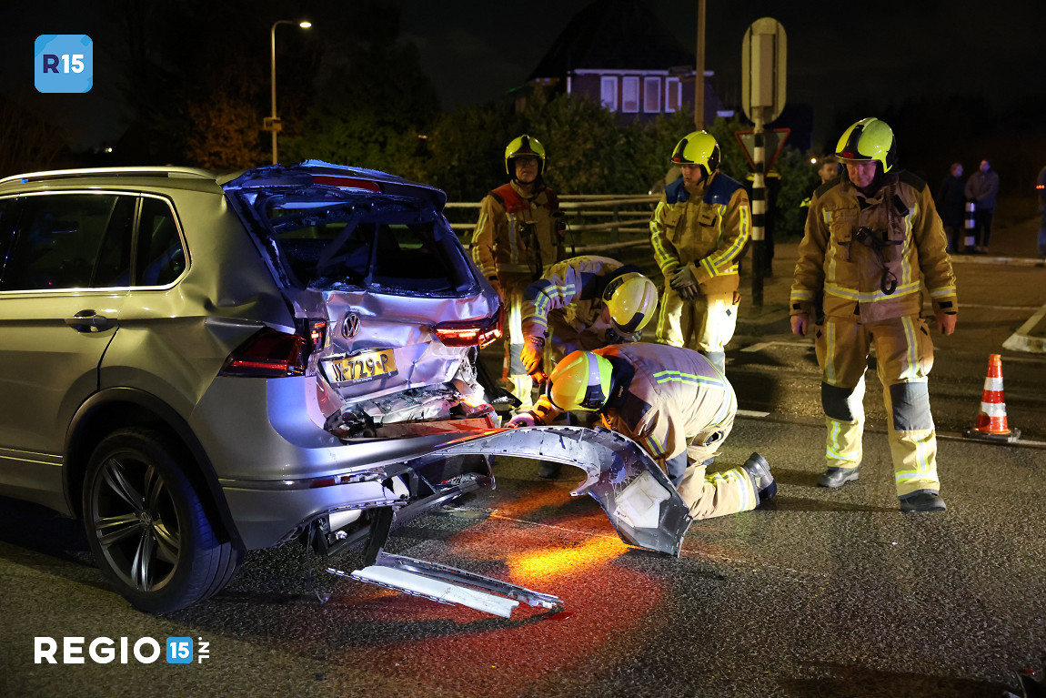 Aanrijding tussen vrachtwagen en personenauto op de Burgemeester Elsenweg N213