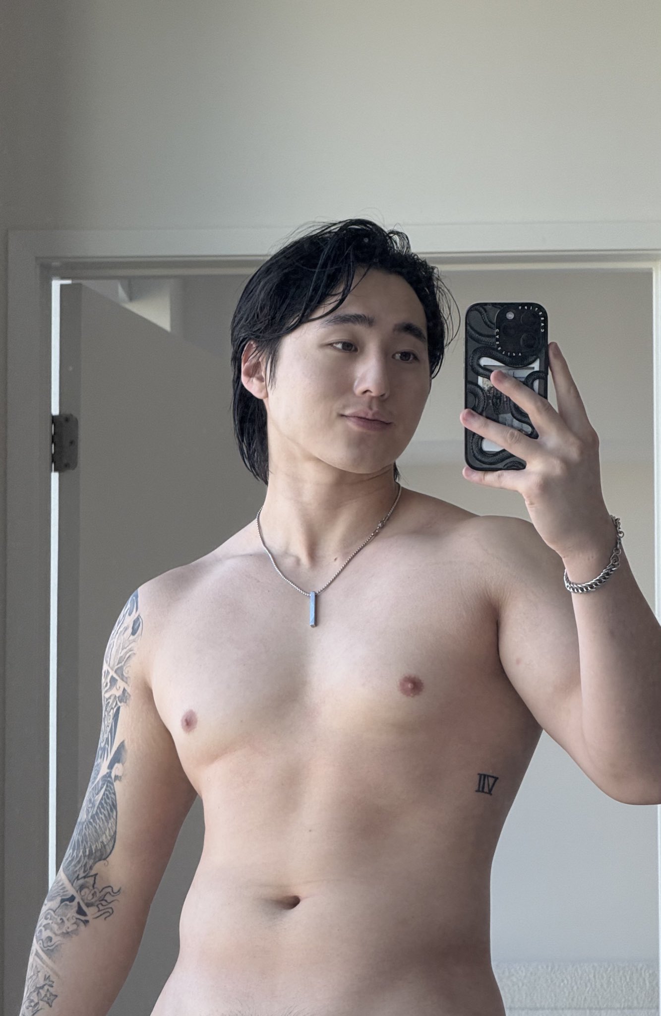What’s the first thing you noticed? 😏 https://t.co/POh8qcZHmX