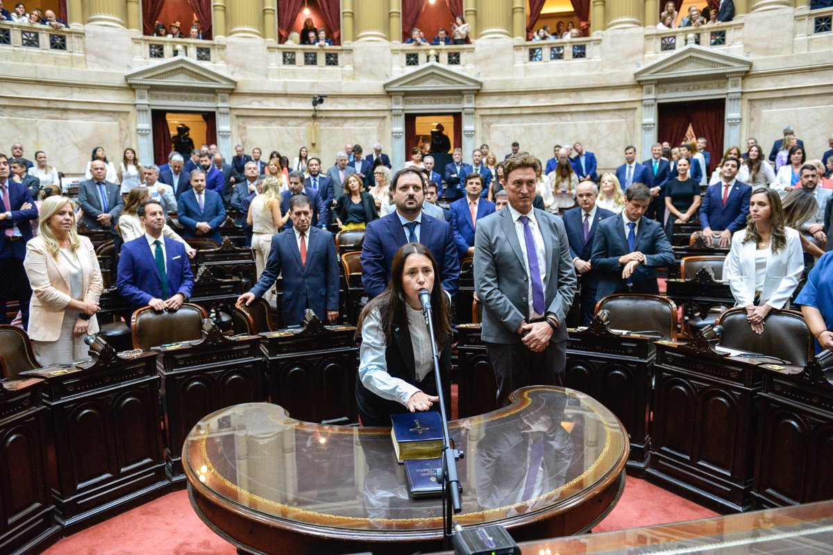 Por Córdoba: sí, juro ❤️

En el día de hoy juré como Diputada Nacional por la provincia de Córdoba; una gran responsabilidad que llevaré adelante a partir del 10 de diciembre con compromiso, pasión y amor por cada pueblo y ciudad de #Córdoba, en especial mi amado #Despeñaderos.