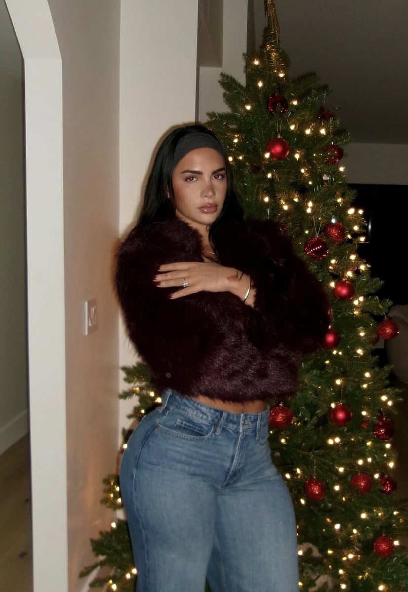 giannajade_'s tweet photo. It’s that time of the year again!🎄🤩 https://t.co/Ad2TARjWYM