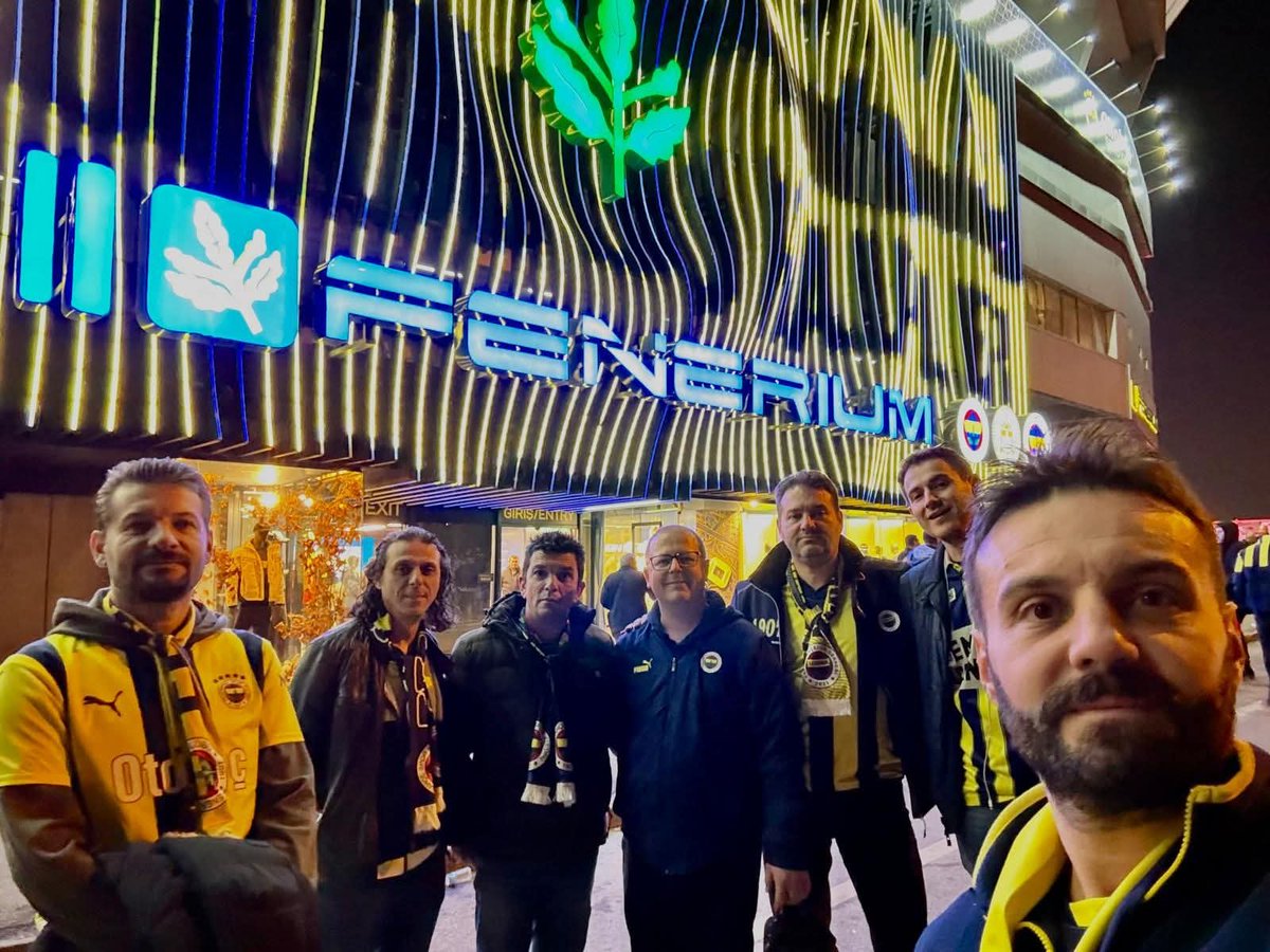 Derbinin ardından çekilen hatıra karesi…
Kalplerimiz bir, coşkumuz aynı!