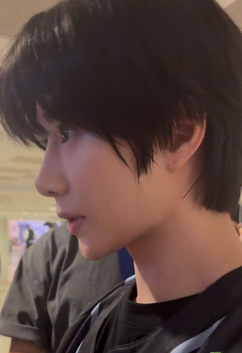 gazwbo's tweet photo. a side profile sculpted by the deities because how can it be so perfect i’m literally enchanted https://t.co/I0EdAYNOpZ