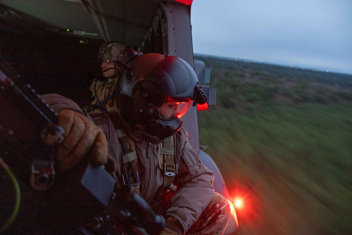 1erRHC's tweet image. #SJO25 se poursuit.🪖
Le 1erRHC a mené une mission d&apos;appui à la contre mobilité avec le détachement héliporté d&apos;intervention du génie (DHIG) du @17eRGP.💥

👉Améliorer notre interopérabilité lors de l&apos;expérimentation technico-opérationnelle.
@armeedeTerre @RCCFrance @1reDivision