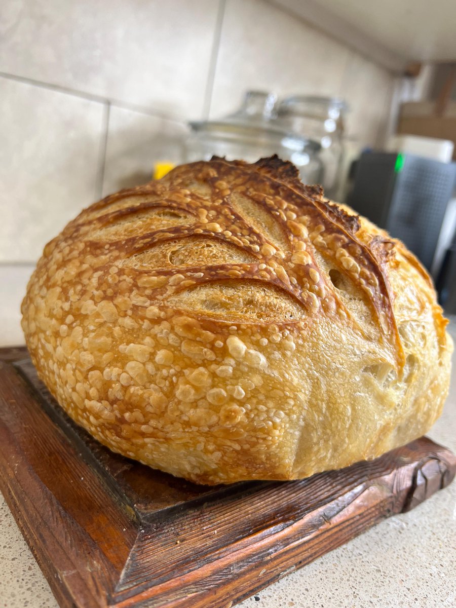 WhitedoveGannon's tweet image. Wanna make sourdough bread right in your own oven?!

You can, with my help!

I don&apos;t share this often, but thought I&apos;d mention it here...I have a whole video course on baking delicious sourdough bread.

A few months ago I filmed the entire process, from start to crusty delicious…