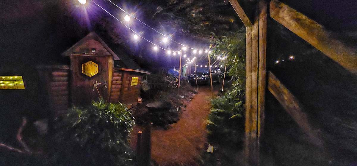 devonwoodsmoke's tweet photo. Ready for festive @UKBBQSchool classes... Have got a few busy fully booked ones over the next couple of weeks  ❤️🔥

Still a lot to do before spring...

But doesn't this look special for the time being🎄🎄🎄

Who'd want to hang out here? https://t.co/06WWWSFRQO