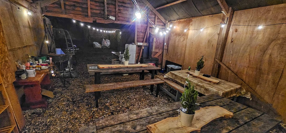 devonwoodsmoke's tweet photo. Ready for festive @UKBBQSchool classes... Have got a few busy fully booked ones over the next couple of weeks  ❤️🔥

Still a lot to do before spring...

But doesn't this look special for the time being🎄🎄🎄

Who'd want to hang out here? https://t.co/06WWWSFRQO