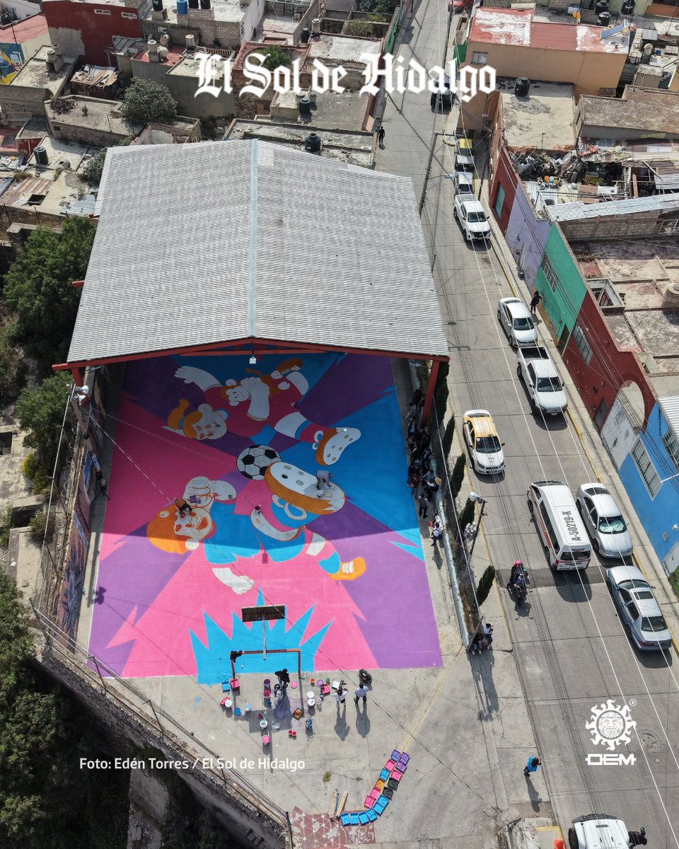 ElSoldeHgo's tweet image. 😯👩‍🎨🎨🏘️Impulsan rescate urbano en #Pachuca con mural horizontal en la cancha El Pópolo del Barrio Mágico de El Arbolito
Conoce más sobre esta obra:  tinyurl.com/35dy5x9z
