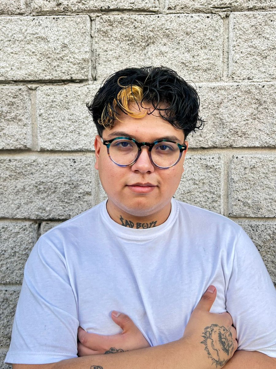 Sixcode157239's tweet image. Team ⚙️
.
.
.
Zoe Martínez es nuestro guionista 📝
.
.
Su trabajo no solo es escribir diálogos, sino ser la voz y estructura detrás de nuestras narrativas para capturar y retener la atención de nuestra audiencia.