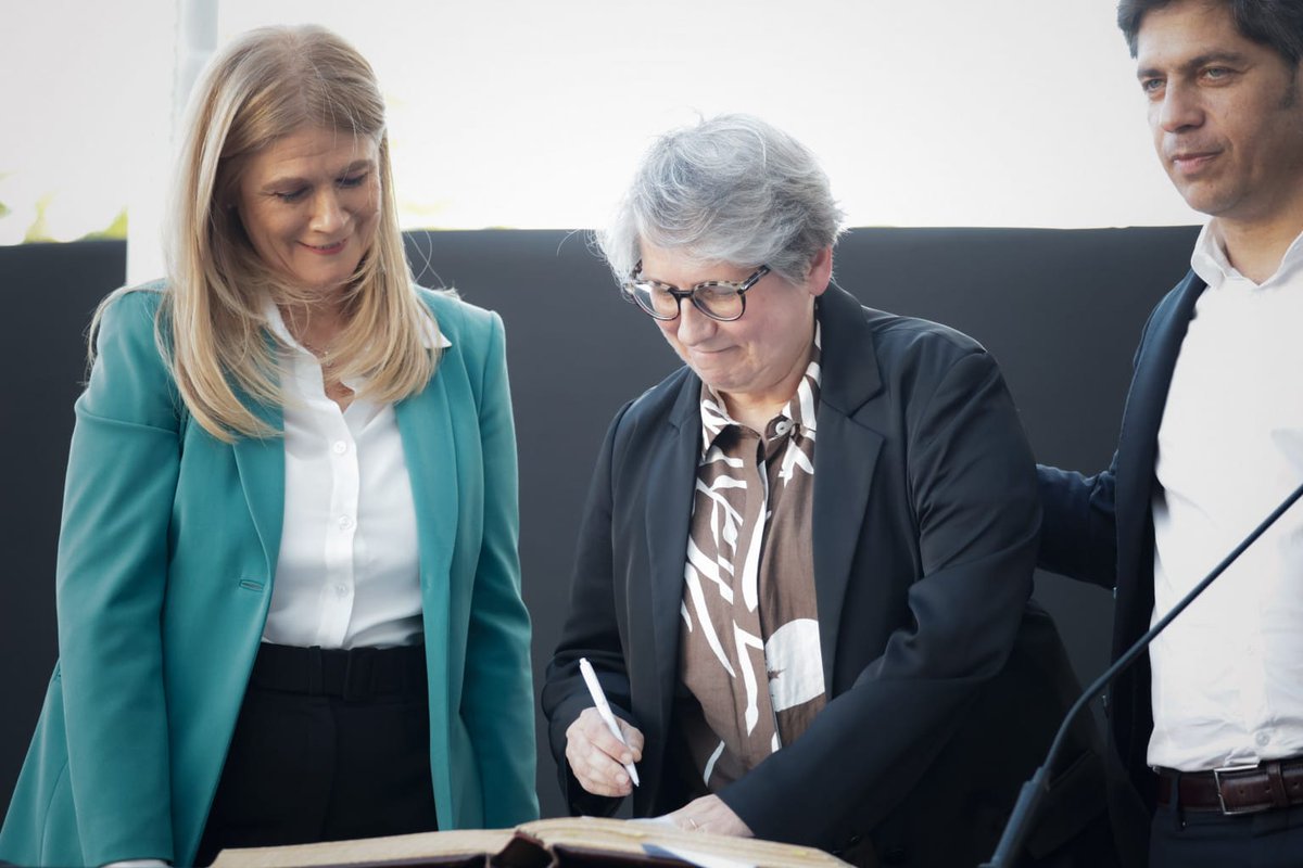 🏛️ La rectora de la #UNGS en uso de licencia, <a href="/flaviaterigi/">Flavia Terigi</a>, asumió ayer como directora general de Cultura y Educación de la Provincia de Buenos Aires (<a href="/BAeducacion/">Educación PBA</a>), en un acto realizado en San Vicente.
👇🏻