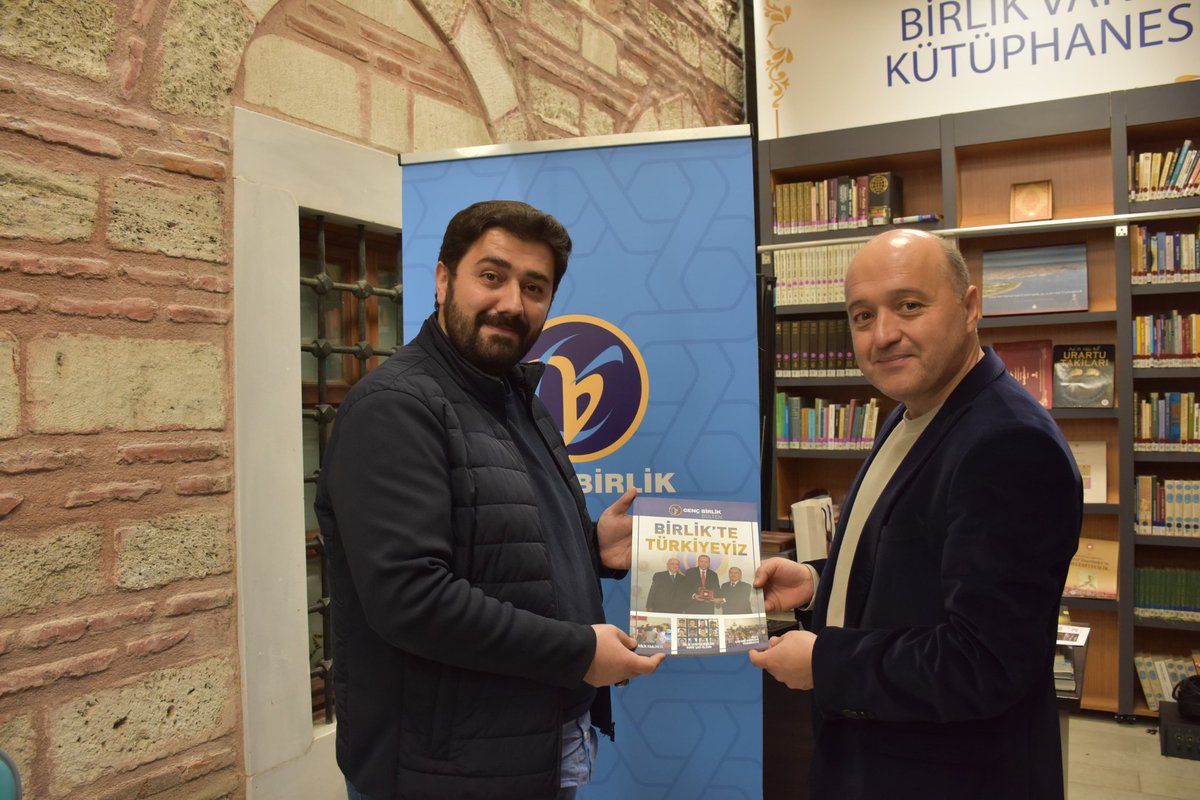 Dost Meclisi'nde bu hafta İstanbul Üniversitesi Tarih Bölümü Öğretim Üyesi Doç.Dr. Metin Ünver ile Birlik'te idik. 

"Türkistan'da Hâkimiyet Mücadeleleri" hakkında bilgilerinden istifade ettiğimiz hocamıza ve dostlara, katımları için teşekkür ederiz.

#DostlarBirlikte