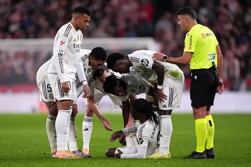 TroyJass's tweet photo. Eduardo Camavinga carries on for a few minutes but he goes down again as Arda Guler is stripped and ready to come on.
Looks to be an ankle injury for the midfielder.

#AthleticRealMadrid https://t.co/CPnimAaGJR