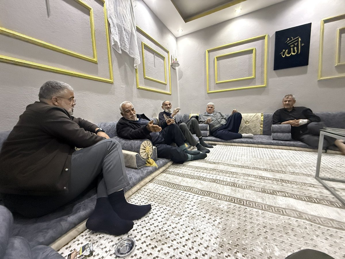 yusufaslan_02's tweet image. Kıymetli büyüklerimizle ve değerli dostlarımızla bugün gönülden bir hasbihal ettik. Sohbetimizin sıcaklığı, yüzlerdeki tebessümde; samimiyeti ise paylaşılan her kelimede kendini gösterdi.

Bir araya gelmenin bereketini, birbirimizi anlamanın güzelliğini bir kez daha yaşadık.…