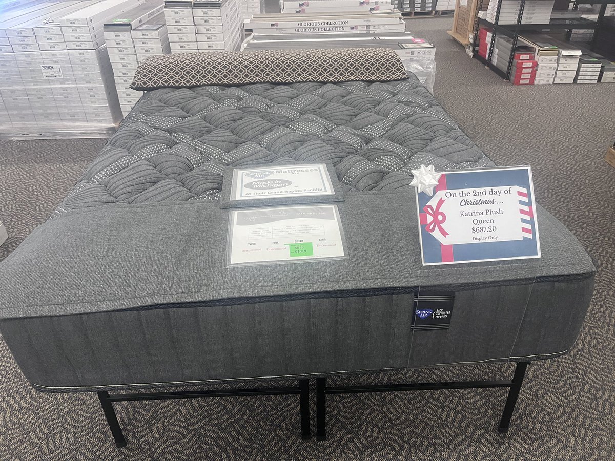 CarpetOutletMI's tweet photo. 🎁 Today’s Markdown is Here!
Save big on select mattresses
Better sleep is the best gift you can give yourself this season. 🌙✨

Stop in for the best selection while this deal lasts!
New markdowns drop every Mon/Wed/Fri… then daily Christmas week! https://t.co/6JaHHXDsYc