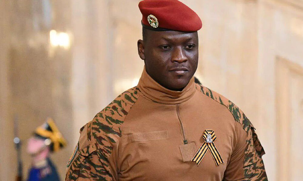 🇧🇫 Do you support this man?

Yes or no
