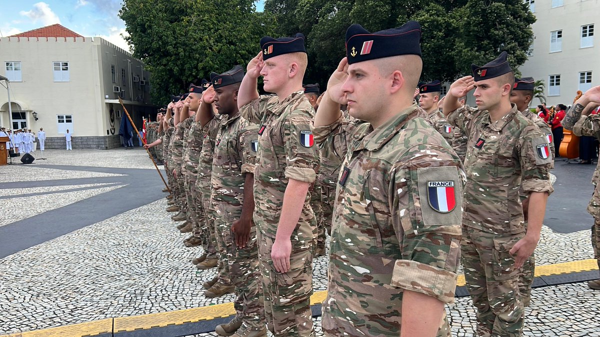 ⚓️Neste 25 de novembro, a 9º BIMa, comandada pelo General de Brigada Jaminet, foi agraciada com a Ordem do Mérito Naval, a mais alta distinção da <a href="/marmilbr/">Marinha do Brasil</a>.
Agradecemos ao Almirante de Esquadra Carlos Chagas, Comandante-Geral do CFN, por esta condecoração e pelo reconhecimento.🤝