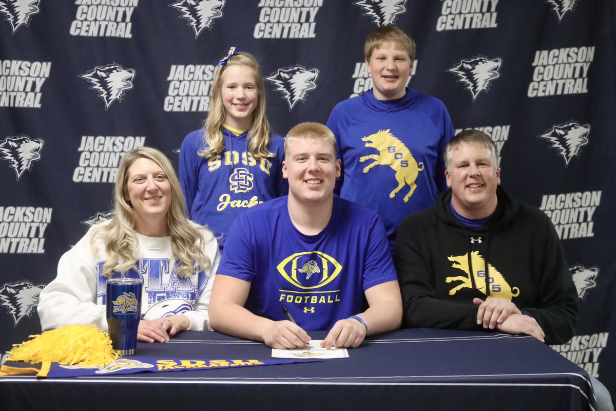 PilotSports's tweet photo. JCC senior Weston Rowe has signed to play football at South Dakota State University. https://t.co/luhlgwY1Hl