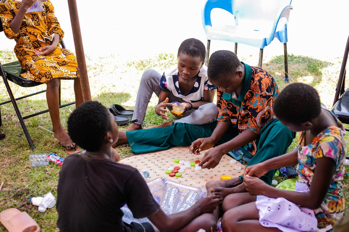 youngandsafeho's tweet photo. for the @ghparklibrary, Ho.

In partnership with Wasteman Ghana, participants used waste materials sourced from the community, including plastics, cans, tyres, and scrap items. They repurposed these into functional and artistic prototypes such as benches, planters, murals,

2/6 https://t.co/UC4RLfNSh3
