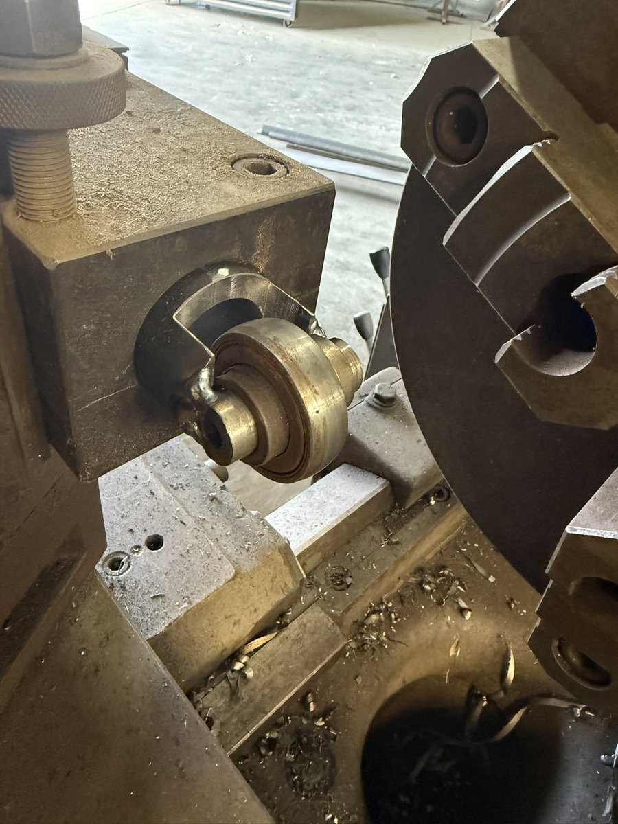 skunkgod1's tweet image. I made a custom “rolling tool“ for the lathe.
