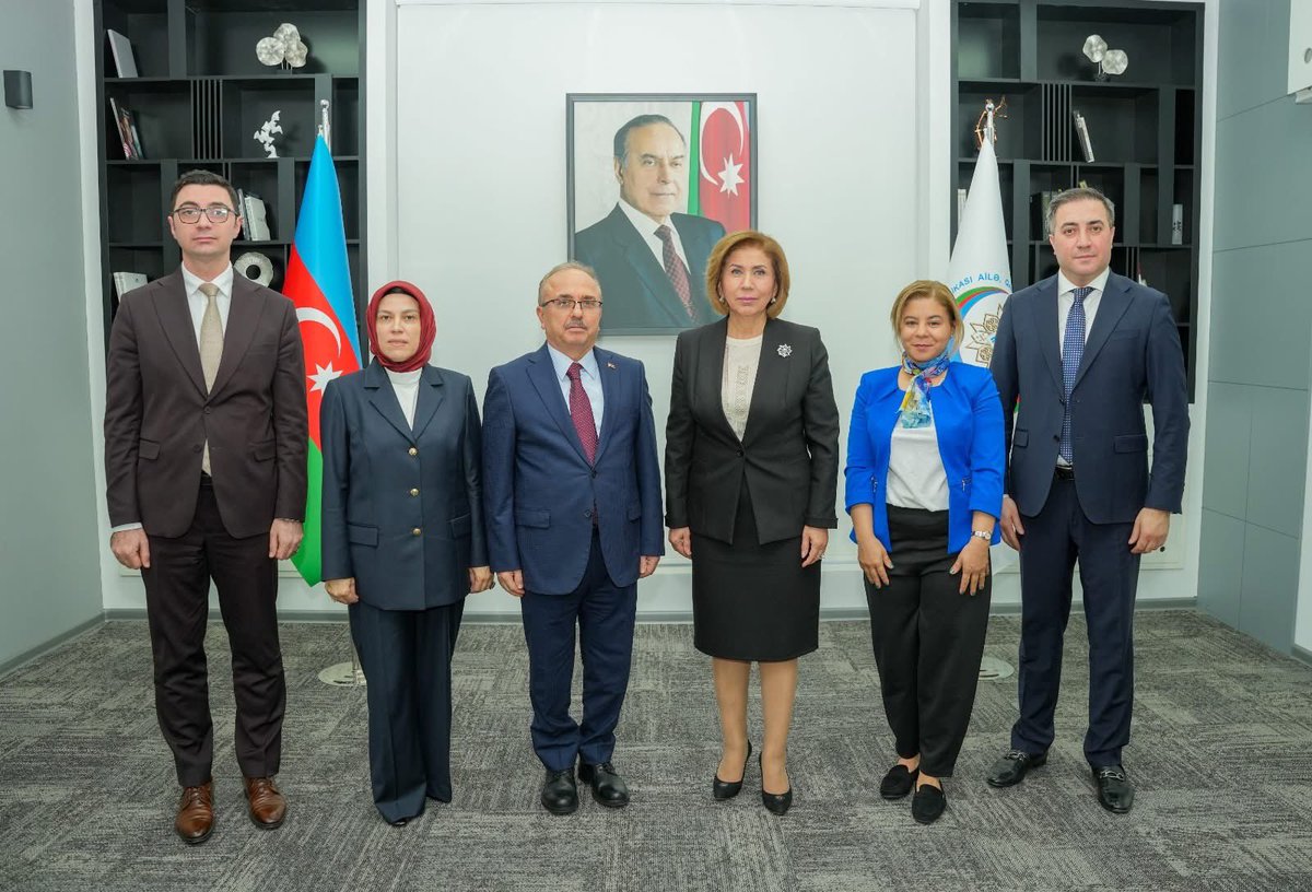 MRdanoglu's tweet photo. 📍🇦🇿Ailə, Qadın və Uşaq Problemləri üzrə Dövlət Komitəsinin sədri Bahar Muradova 🇹🇷 Türkiyənin ölkəmizdəki fövqəladə və səlahiyyətli səfiri Birol Akgün ilə görüşüb. 

Ətraflı: ⤵️
https://t.co/q9kVllIg9U

T.C. Bakü Büyükelçiliği/Türkiyənin Azərbaycandakı Səfirliyi https://t.co/iVZJfGHZYi