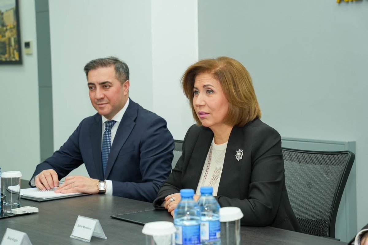 MRdanoglu's tweet photo. 📍🇦🇿Ailə, Qadın və Uşaq Problemləri üzrə Dövlət Komitəsinin sədri Bahar Muradova 🇹🇷 Türkiyənin ölkəmizdəki fövqəladə və səlahiyyətli səfiri Birol Akgün ilə görüşüb. 

Ətraflı: ⤵️
https://t.co/q9kVllIg9U

T.C. Bakü Büyükelçiliği/Türkiyənin Azərbaycandakı Səfirliyi https://t.co/iVZJfGHZYi