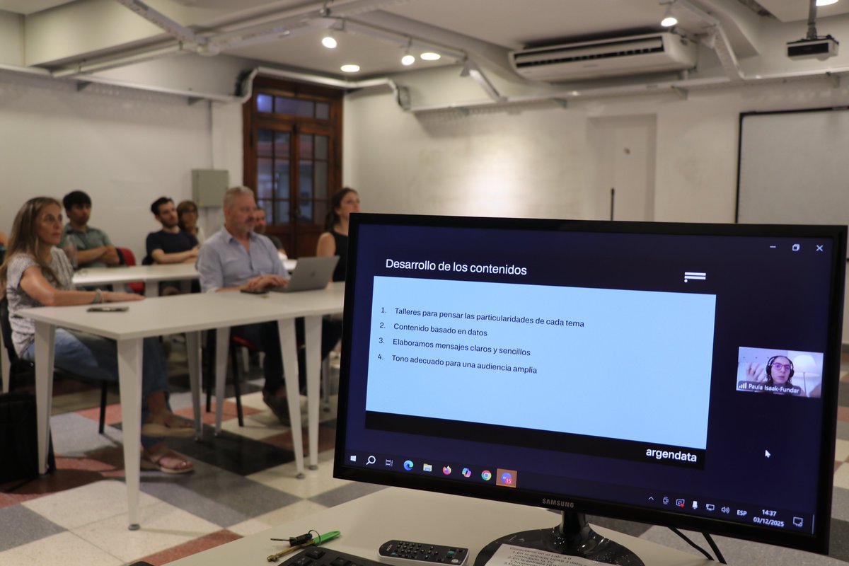 FIQUNL's tweet photo. 👨‍💻Charla: @argendatafundar: Ciencia de datos para entender la Argentina.

Si te lo perdiste, próximamente estará disponible en nuestro canal de YouTube 👉 https://t.co/qspxvtSwwk https://t.co/4SE4DO1T82