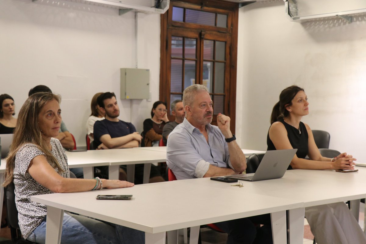 FIQUNL's tweet photo. 👨‍💻Charla: @argendatafundar: Ciencia de datos para entender la Argentina.

Si te lo perdiste, próximamente estará disponible en nuestro canal de YouTube 👉 https://t.co/qspxvtSwwk https://t.co/4SE4DO1T82