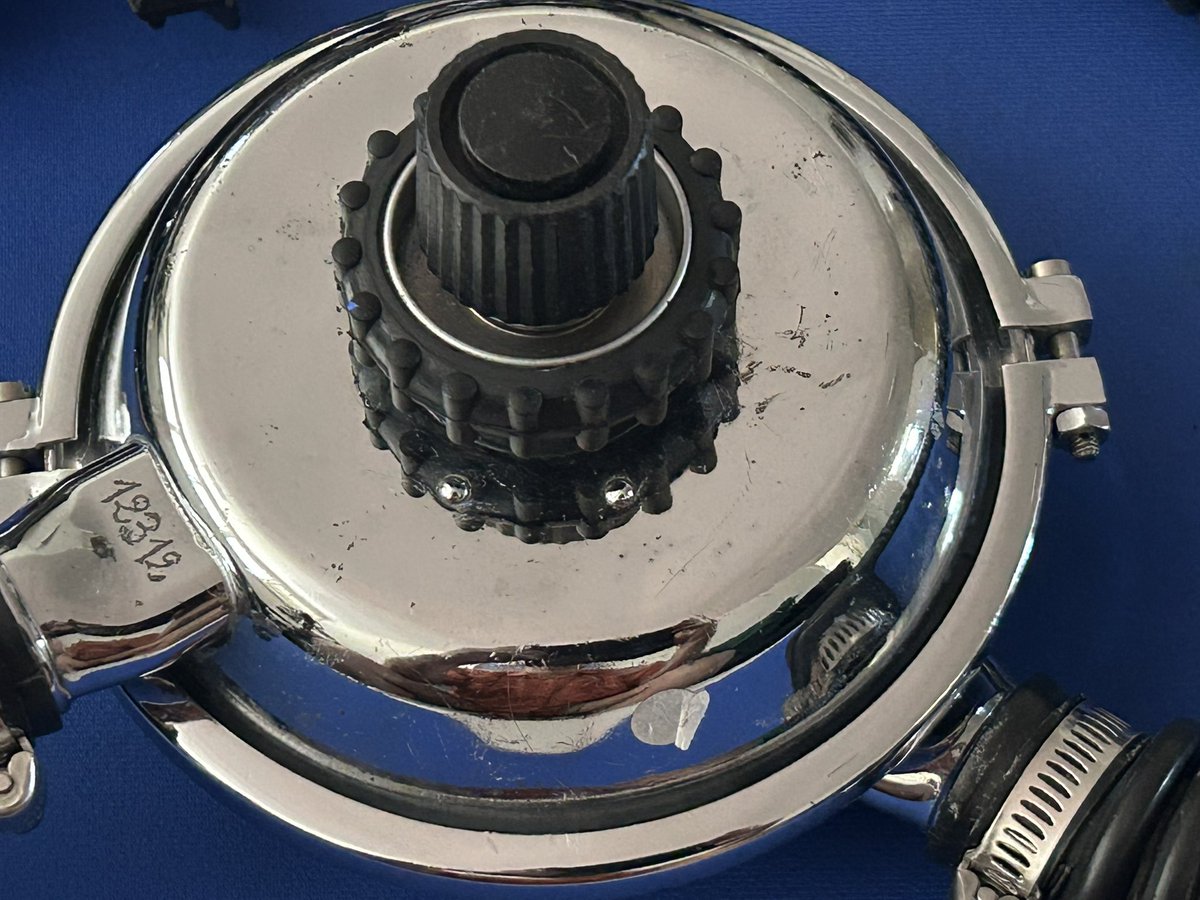 VintageScuba's tweet photo. DRÄGER DUOMAT SAME LOOK, DIFFERENT NAME! 
If you’ve ever looked at the Dräger Duomat and thought, “Hang on isn’t that the Dräger Tauchtechnik twin-hose?” you’re not wrong!
The two regulators share that unmistakable Dräger style.
#VintageScubaGearAustralia #DivingHistory https://t.co/3o4pOefQoq