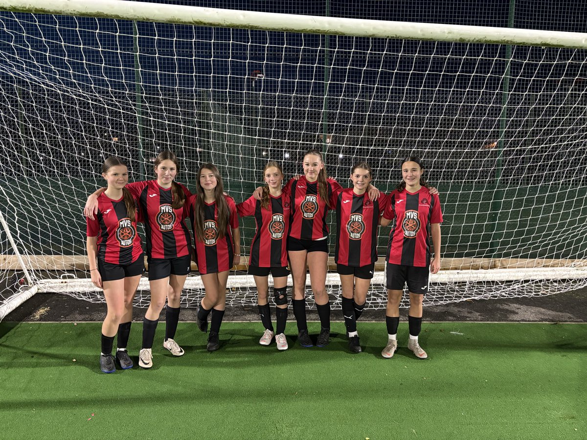 mangotsfieldpe's tweet photo. We hosted a brilliant night in the cold for the 9/10/11 girls Football team. They won 1 and drew 2, in a very tight competition. Thank you to all the schools that came! We host another next Wednesday. #mangos https://t.co/1NKGHxydh4