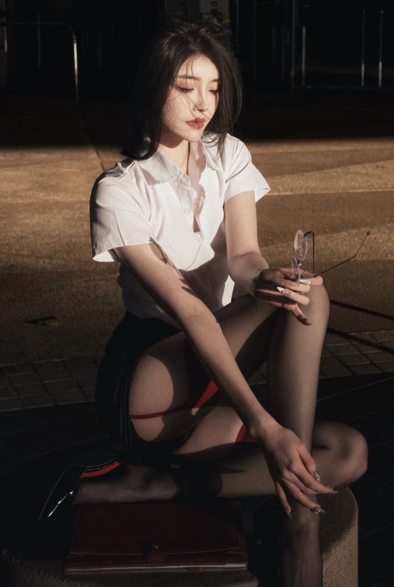 有兄弟干过这个在la的母狗嘛 有视频的也可以 一起来交流 骚的没边