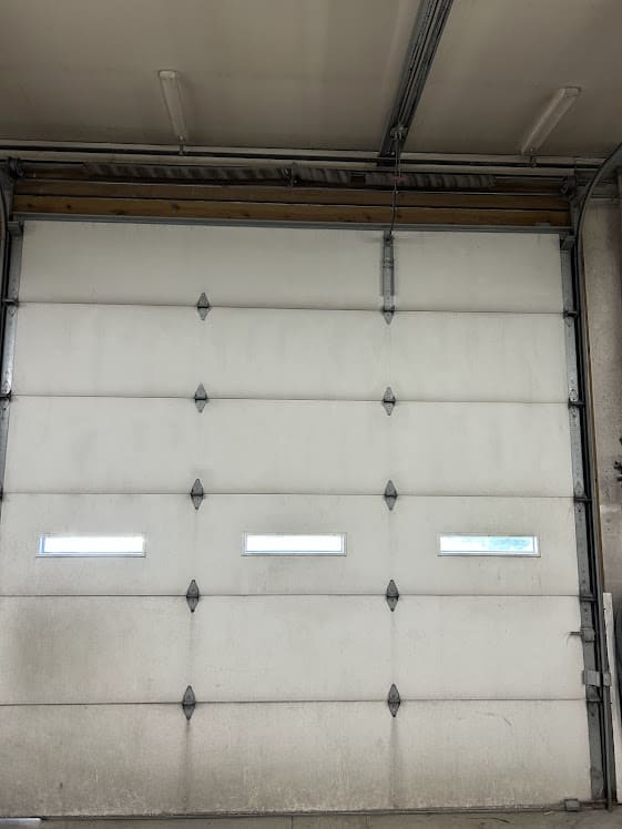 garagesarecool's tweet image. When emergencies strike, count on ProLift Garage Doors of Loveland for commercial door repairs on the spot. 🚨🚗 Another Cincinnati shop back in business! #GarageDoorRepair #CommercialService #EmergencyRepair #ProLiftGarageDoors #AutoShopFix #CincinnatiOH #CommercialGarageDoors